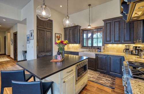 Spanish Peaks Cabin | Ski-in/Ski-out Home with Private Hot Tub