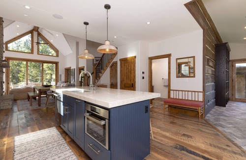 Spanish Peaks House | Ski In/Ski Out - Luxury On the Slope & Golf Course - Walk to Montage Hotel!