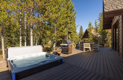 Spanish Peaks House | Ski In/Ski Out - Luxury On the Slope & Golf Course - Walk to Montage Hotel!
