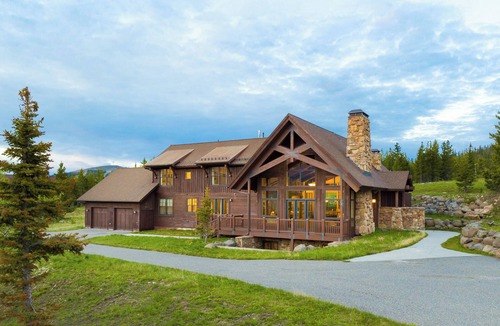 Big Sky House | Ski-In/Ski-Out Luxury - Sleeps 18 - Hot Tub - Yellowstone