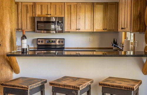Powder Ridge Cabin | Ski-in, Ski-out Mountain Cabin with Hot Tub!