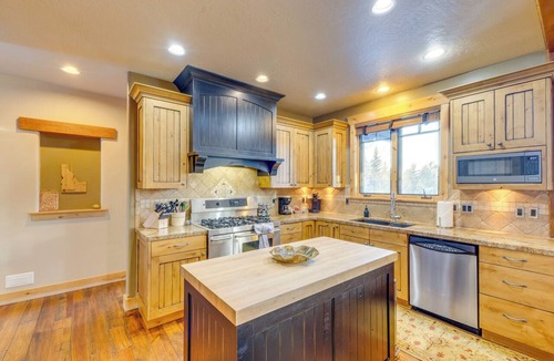 Tamarack House | Ski-In/Ski-Out! Mtn-View Donnelly Home w/Hot Tub