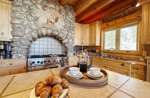 Powder Mountain Cabin | Ski-in/Ski-out Powder Mountain Lodge