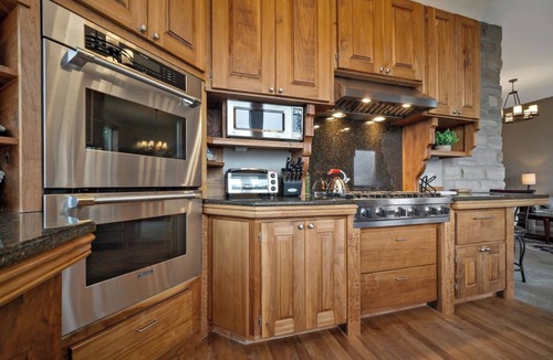 Sandpoint Ski Chalet | Ski-In/Ski-Out Schweitzer Chalet + Private Hot Tub - Guest Favorite