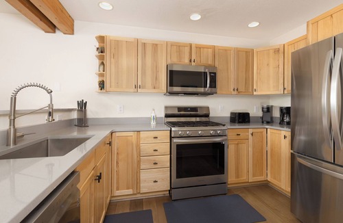 Saddle Ridge House | Ski-in, Ski-out Townhome with Private Hot Tub
