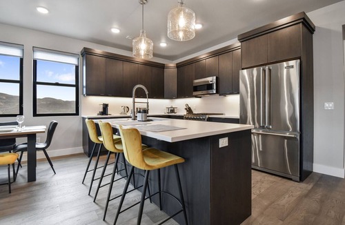 Park City Apartment | Ski & Lake Retreat | Deer Valley Shuttle | 3BR