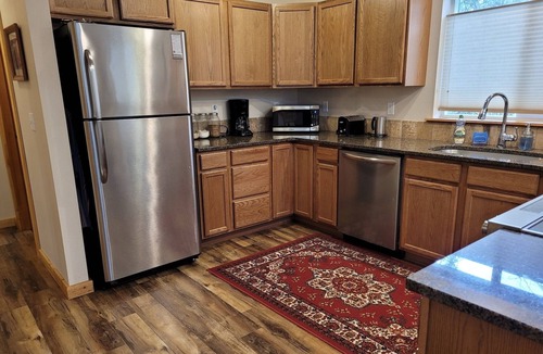 Mazama House | Skiers, Cyclists, Runners! Newly-Built 3 Bedroom House on the MVSTA Trail!