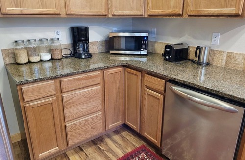 Mazama House | Skiers, Cyclists, Runners! Newly-Built 3 Bedroom House on the MVSTA Trail!