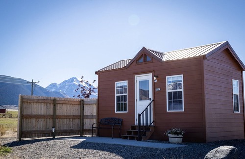Livingston Cabin | Skwala Cabin (Cabin #6)
