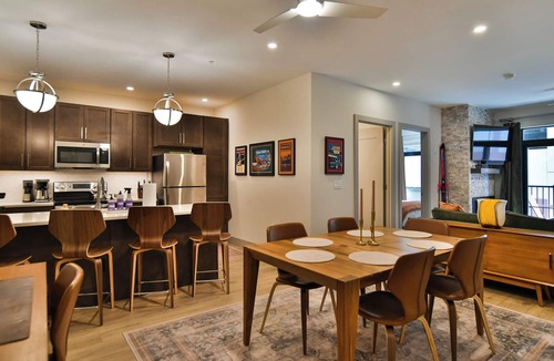 Silverthorne Condo | Skywalk Flats Amphitheater Retreat: Downtown, Rooftop Hot Tubs