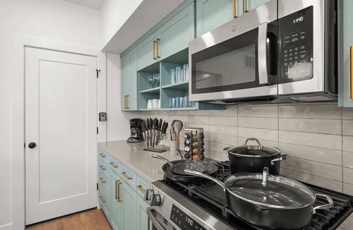 People's Freeway Condo | SLC - Airport - 2BR Townhome King BD - Garage
