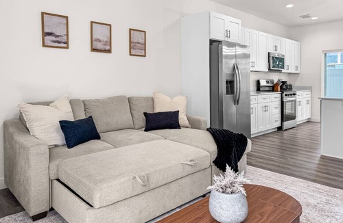 Poplar Grove Villa | SLC Basecamp | 3BR Townhome for 8