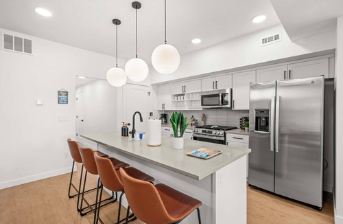 People's Freeway House | SLC - Delta Center - Convention - Townhome -Garage