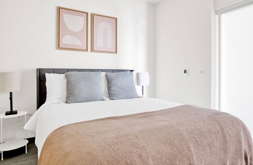 Northeast Bellevue Apartment | Sleek Bellevue 1BR w/ BBQ, Gym & W/D, walkable area, by Blueground