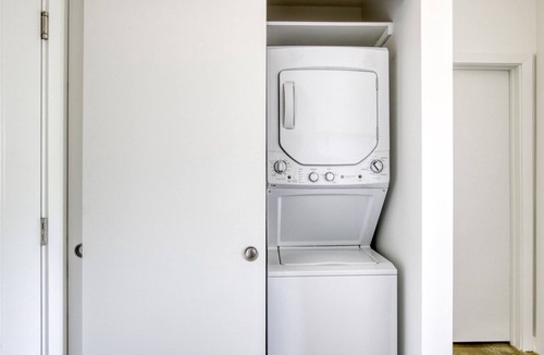 Near West Side Apartment | Sleek West Loop 1BR w/ Gym, W/D, near dining + Union Park, by Blueground