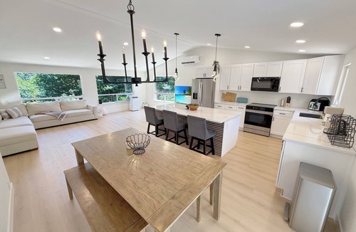 SeaTac House | Sleep 17, 8 room, 4 bath, 2 units Seatac no fly zone WiFi, AC