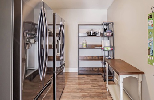 Caldwell House | Sleep 8-10, truck parking, crews/contractors, W/D