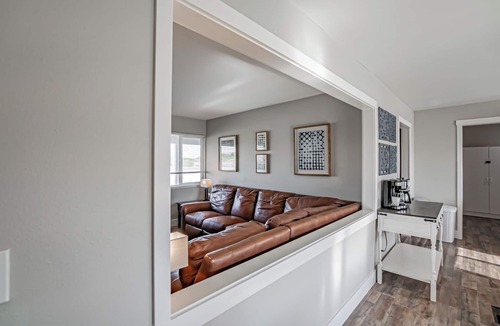 Caldwell House | Sleep 8-10, truck parking, crews/contractors, W/D