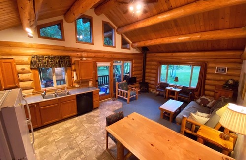 Winthrop Cabin | Sleeping Wolf Cabin: 2BR w/ski trail & river access, pool/hot tub, laundry