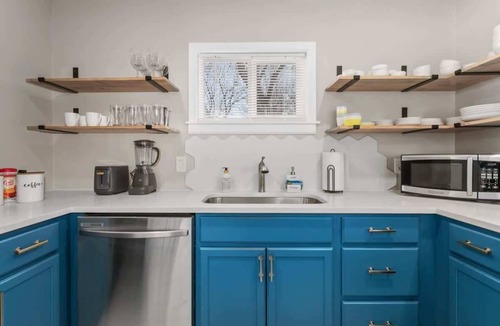 Independence House | Sleeps 10 Pets ok 4 bedrooms