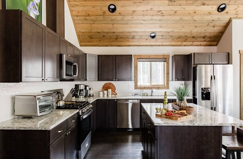 Ronald Cabin | Sleeps 11 across 3 bedrooms, every bed a real one. Hot tub, full kitchen, game room with 100 DVDs and Skee Ball, fast wifi, and a big fenced yard backed by pines. Five minutes to Roslyn and Lake Cle Elum. Forty-five minutes to Snoqualmie Pass.