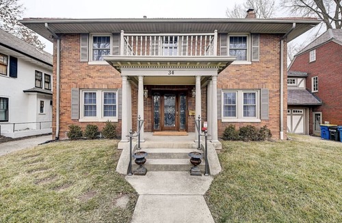 Meridian-Kessler House | Sleeps 11- Rooftop Balcony!