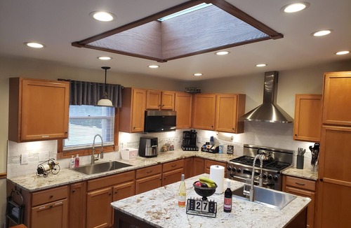 Ludington House | SLEEPS 12. Less than 1.5 blocks from the main intersections Downtown Ludington