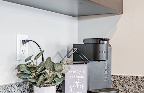 Ammon House | Sleeps 12 people.