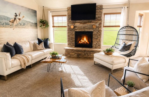 Payson House | Sleeps 16- Moutain View