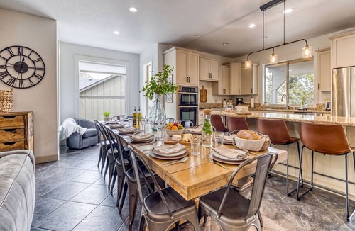 Redmond House | Sleeps 18, Hot Tub, Arcade, 3 Living Areas