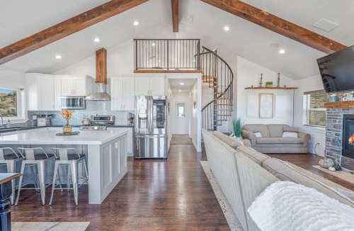 Sweetwater House | Sleeps 22, Sports Court, Hot Tub, Ideal Beach Access