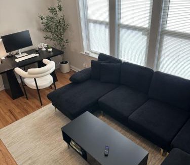 Irving Park East House | Sleeps 26 Modern Multi-Unit Gym Workspaces