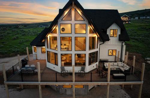 Sweetwater House | Sleeps 28, Hot Tub, Ideal Beach Access, 5000 sqft