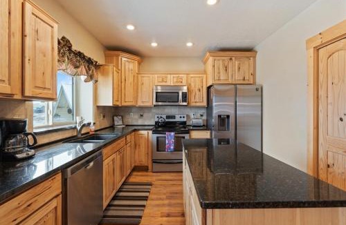Harbor Village House | Sleeps 33, Hot Tub, Game Room, Hot Tub, Lake Views