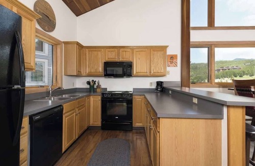 Big Sky House | Slopeside. Cozy. Comfy. Steps from the Resort.