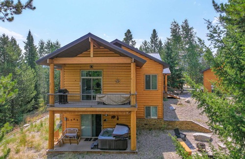 Ketchum Cabin | Smiley Creek Cabin B: Hot Tub, Views & Adventure