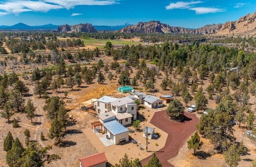 Terrebonne House | Smith Rock Multi-Family Retreat
