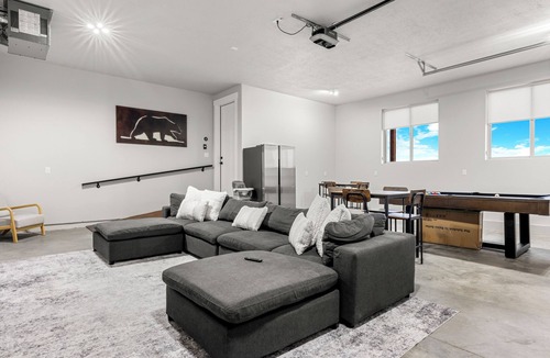 Fish Haven Villa | Smokey Bear Lodge - Private Pool, Sports Court, Theater (Sleeps 42)