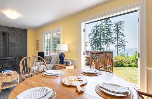 Greenbank House | Smugglers Lagoon Beach Cottage by AvantStay