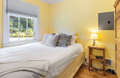 Greenbank House | Smugglers Lagoon Beach Cottage - Panoramic Views