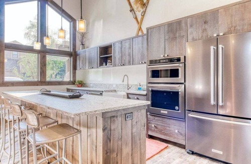Sun Valley Condo | Snow Creek 1554 - Ski-in/Ski-out + Pool & Hot Tub