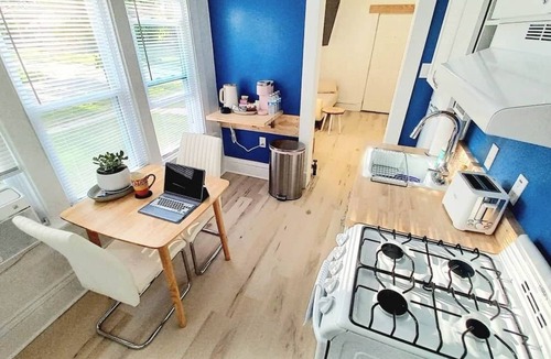 Ames Apartment | Snowdrop: Cozy Reno Pets-OK Studio Soak Tub Nr ISU