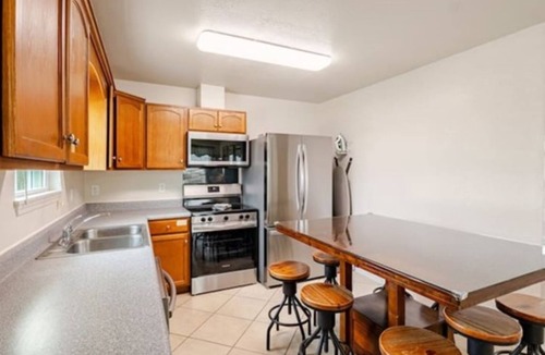 Knoxville House | SoKnox Location - 7 Beds - 2 Baths - 21% Long Term Discount