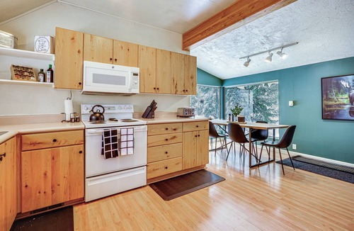 Salt Lake Mountain Resorts Cottage | Solitude Mountain Cabin: Creek-side View & Hot Tub