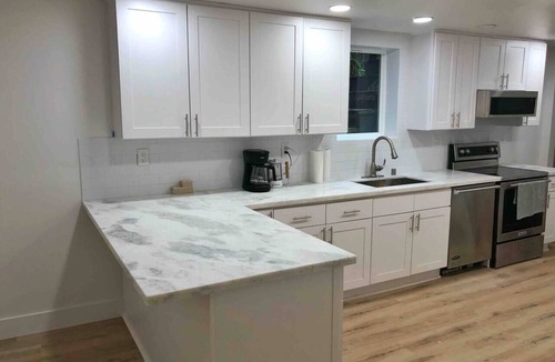 Victory Heights House | Songbird Suite - Cozy, Spacious Maple Leaf Suite