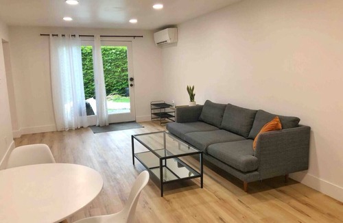 Victory Heights House | Songbird Suite - Cozy, Spacious Maple Leaf Suite