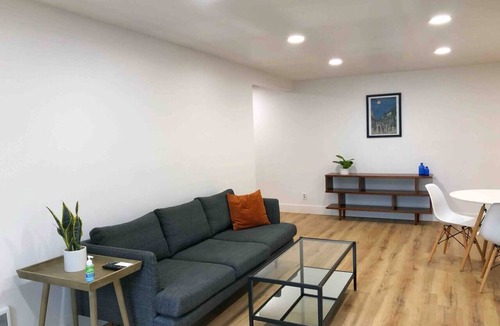 Victory Heights House | Songbird Suite - Cozy, Spacious Maple Leaf Suite