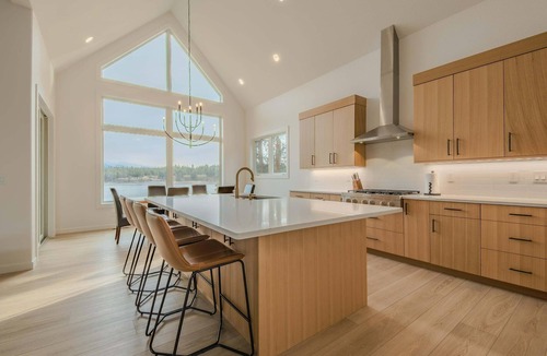 Eureka House | Sophie Lake Chalet Lakefront Mountain Views