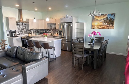Montrose House | Sophisticated 4 Bedroom Retreat