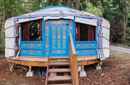 Buckley RV Rental | Soul Yurt | Cedar Hot Tub | 1 hr to Skiing & Mt Rainier